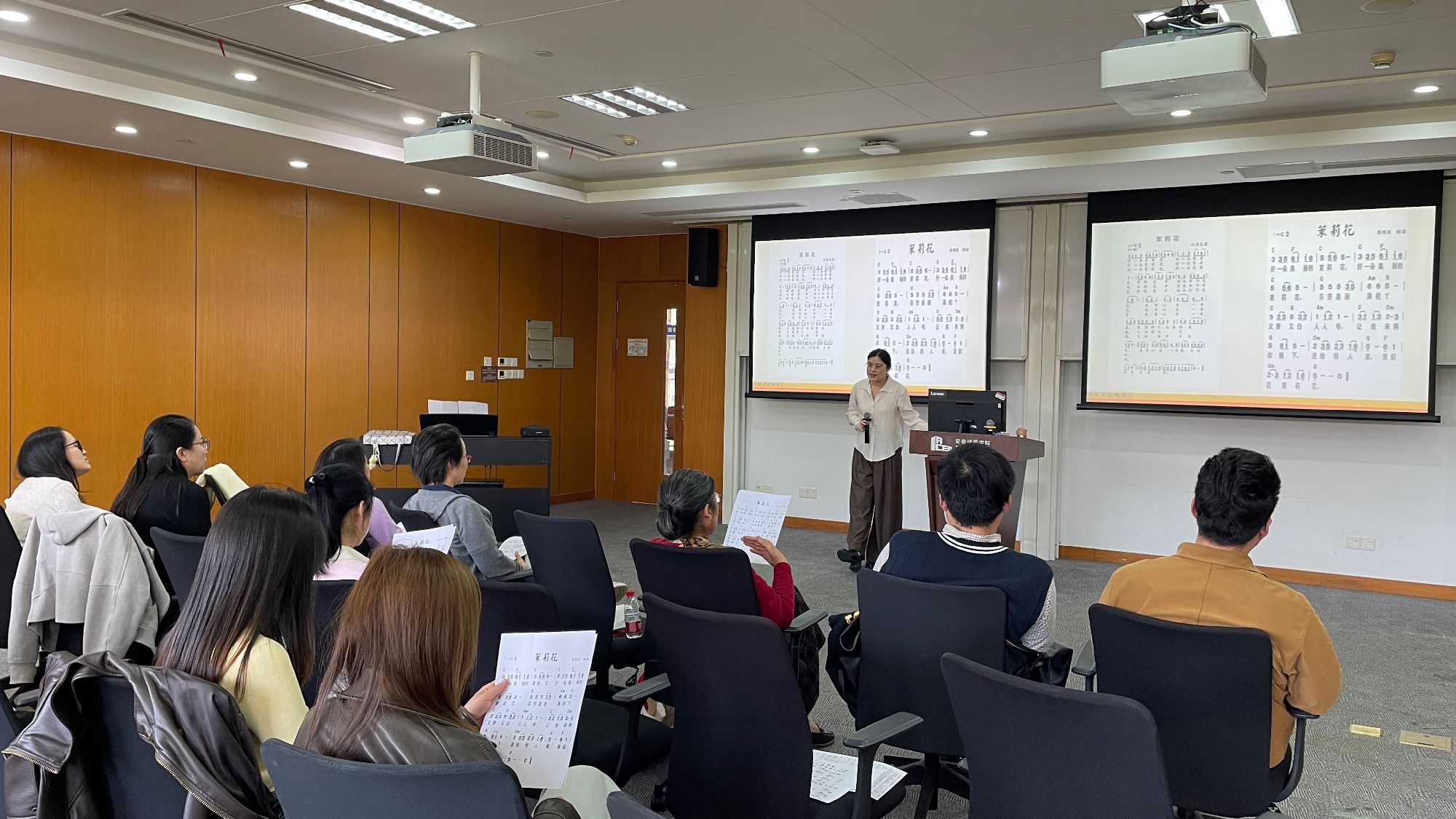 声润课堂 歌暖人心——学院“走进上音”音乐午间沙龙第二期圆满举办